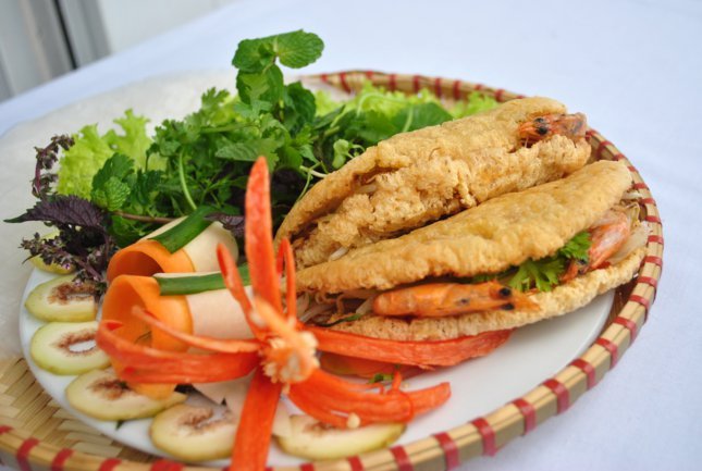 Thương nhớ ai như thương nhớ b&aacute;nh & ch&egrave; Huế